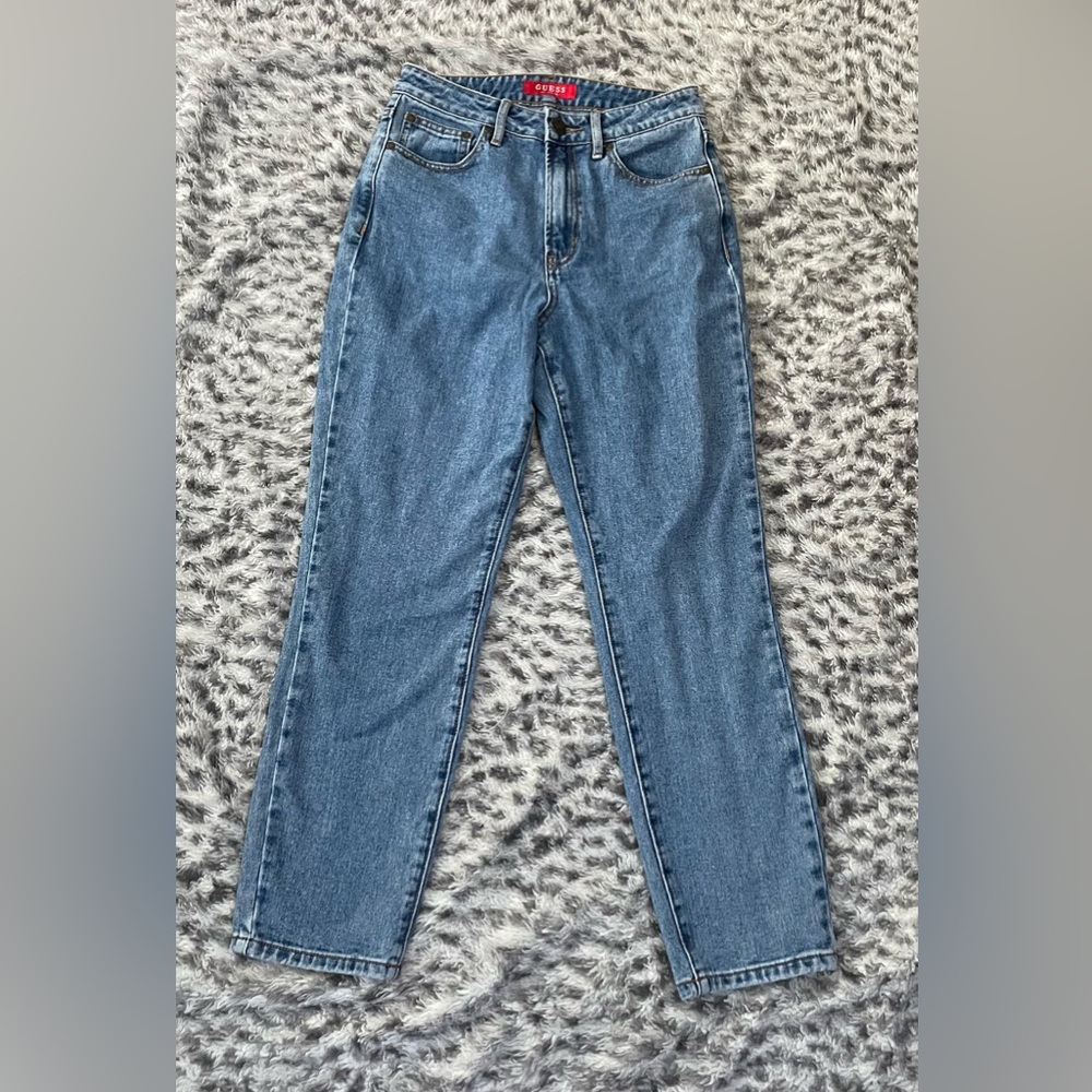 Women’s Guess Medium Wash Mom Jeans W26